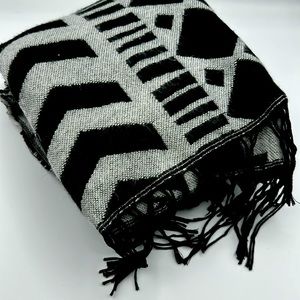 H&M Divided Black and Charcoal Grey Scarf
